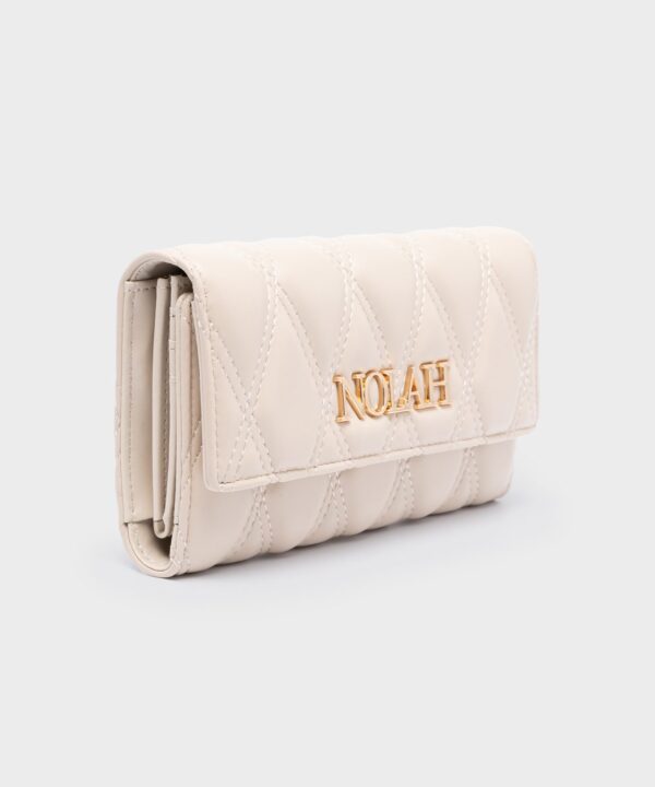 Alternative view of Violet Ivory
