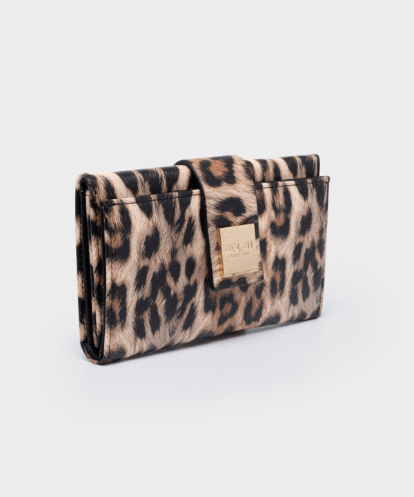 Alternative view of Mariah Leopard