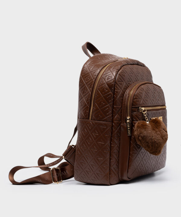 Alternative view of Lion Brown